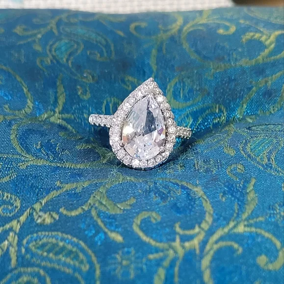 925 Sterling Silver Teardrop Shaped White Zircon Ring - Picture 6 of 6